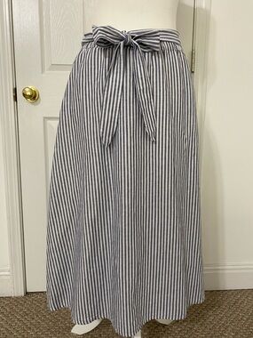 Talbots Blue and White Striped Fully Lined Skirt With Pockets and Tie Belt